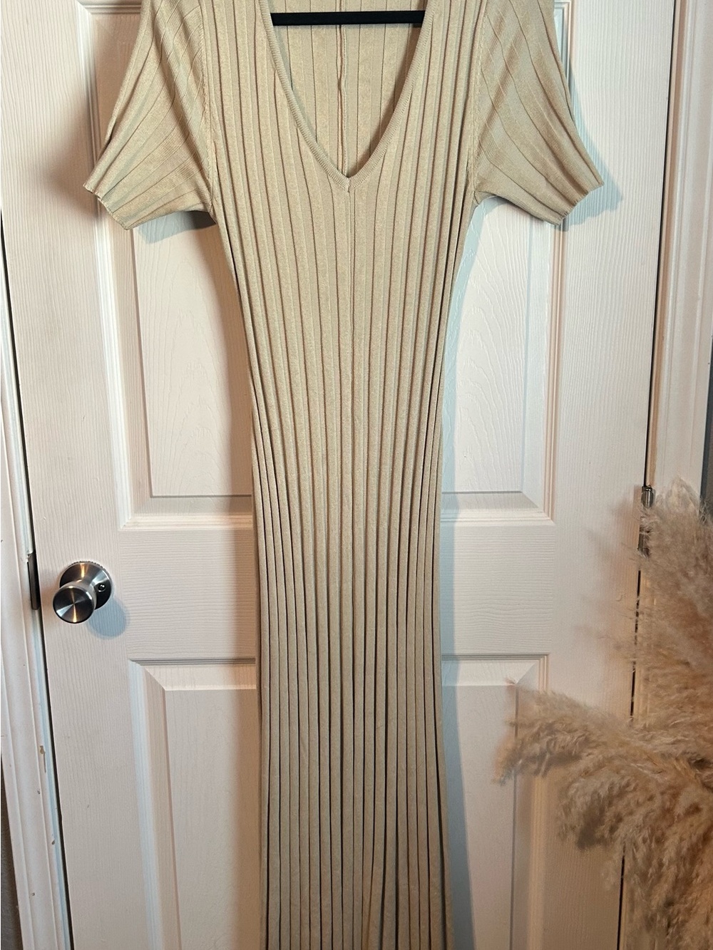 Ribbed V-Neck Maxi Dress in olive green